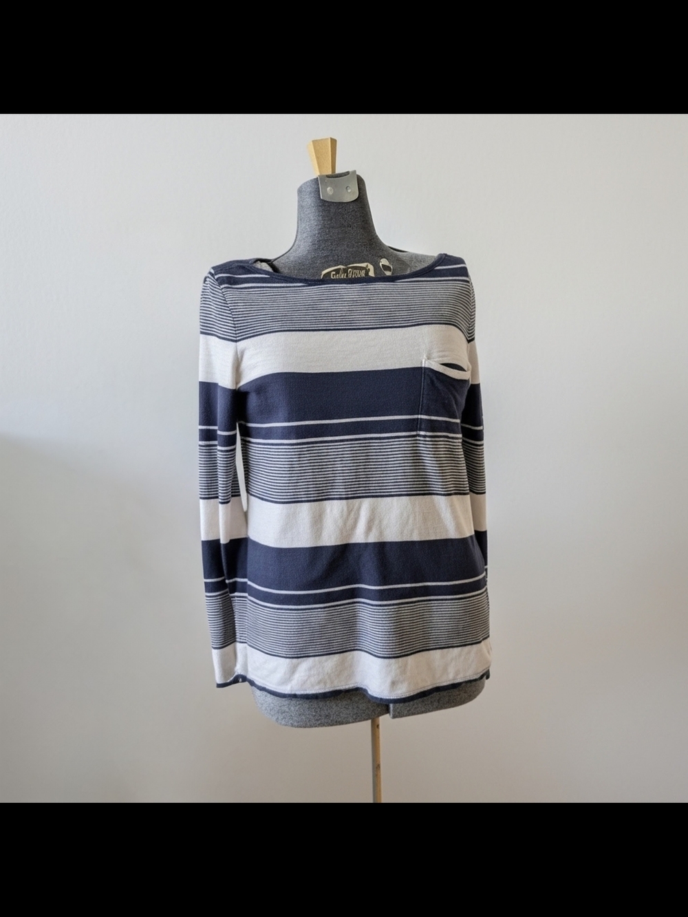 NWOT Banana Republic Navy and White Striped Scoop Neck Long Sleeve Tee Size L